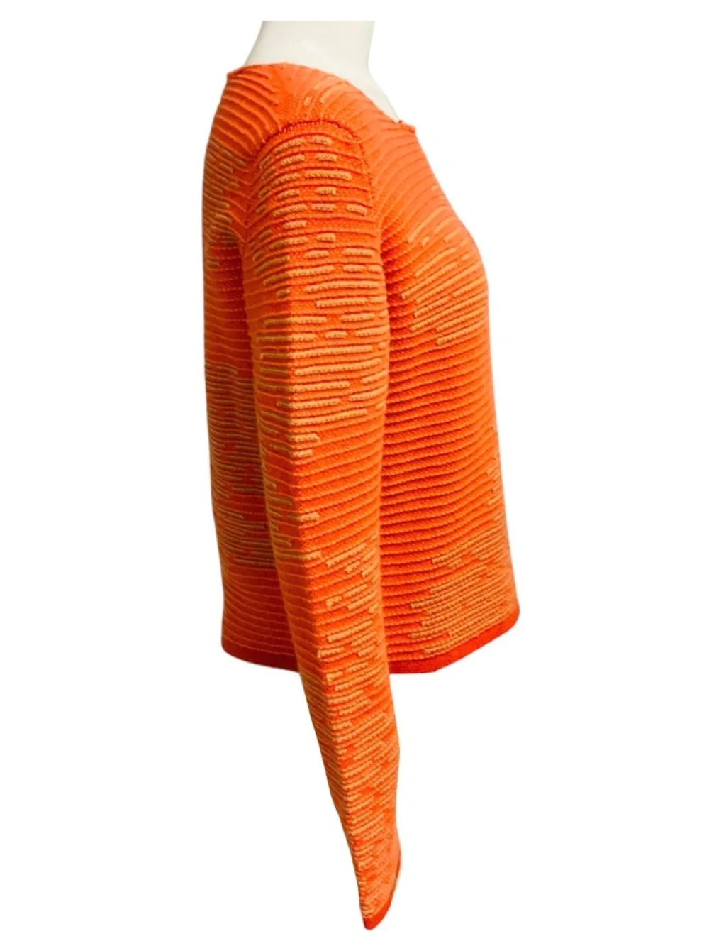CHANEL RARE ORANGE / TAN RIBBED CASHMERE KNIT PULLOVER SWEATER WITH CC LOGO PLAQ